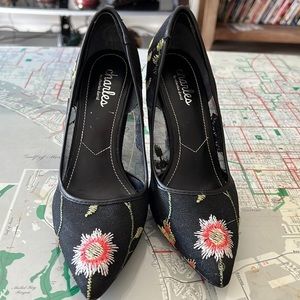 Charles by Charles David black floral embroidery heels 6M
